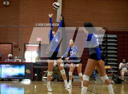 Thumbnail 3 in JV: Salpointe Catholic vs. Mesquite photogallery.