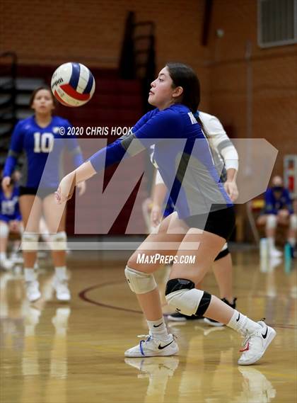 Thumbnail 2 in JV: Salpointe Catholic vs. Mesquite photogallery.