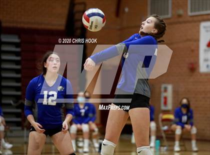 Thumbnail 1 in JV: Salpointe Catholic vs. Mesquite photogallery.