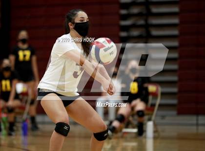 Thumbnail 2 in JV: Salpointe Catholic vs. Mesquite photogallery.