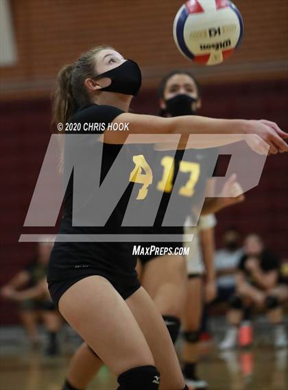 Thumbnail 1 in JV: Salpointe Catholic vs. Mesquite photogallery.