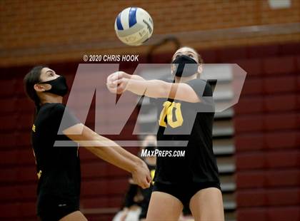 Thumbnail 1 in JV: Salpointe Catholic vs. Mesquite photogallery.