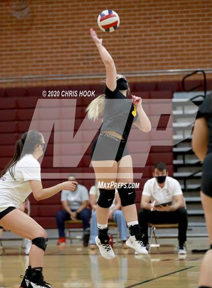 Thumbnail 3 in JV: Salpointe Catholic vs. Mesquite photogallery.