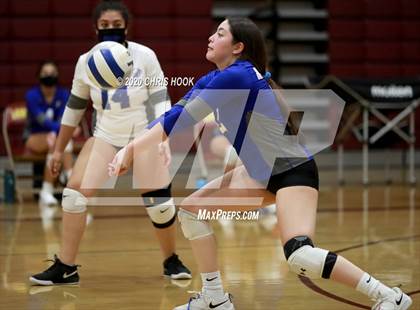 Thumbnail 3 in JV: Salpointe Catholic vs. Mesquite photogallery.