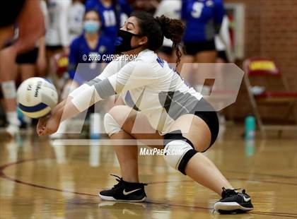 Thumbnail 2 in JV: Salpointe Catholic vs. Mesquite photogallery.