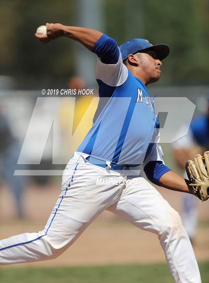 Thumbnail 3 in Sahuarita vs. Salpointe Catholic (Lancer Classic) photogallery.
