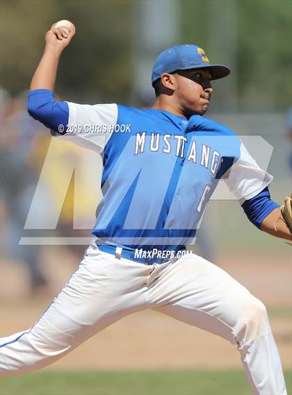 Thumbnail 3 in Sahuarita vs. Salpointe Catholic (Lancer Classic) photogallery.