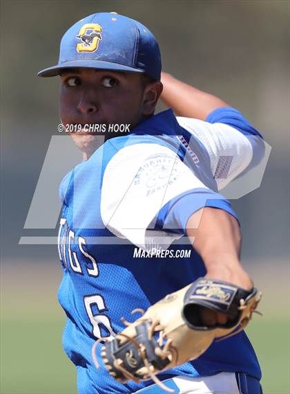 Thumbnail 3 in Sahuarita vs. Salpointe Catholic (Lancer Classic) photogallery.