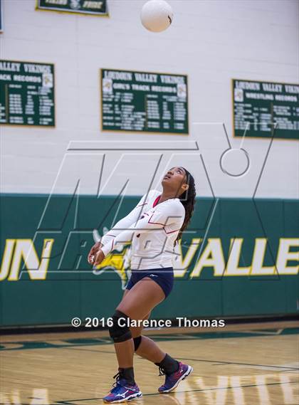 Thumbnail 1 in Park View @ Loudoun Valley photogallery.