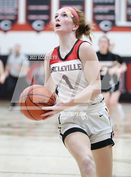 Thumbnail 2 in Waverly vs Circleville (OHSAA D2 Sectional Final) photogallery.