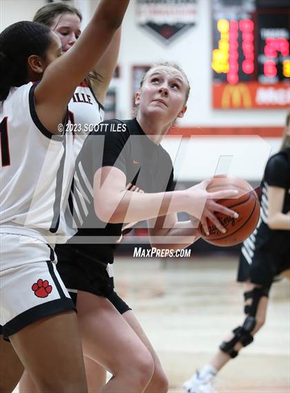 Thumbnail 2 in Waverly vs Circleville (OHSAA D2 Sectional Final) photogallery.