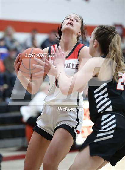 Thumbnail 1 in Waverly vs Circleville (OHSAA D2 Sectional Final) photogallery.