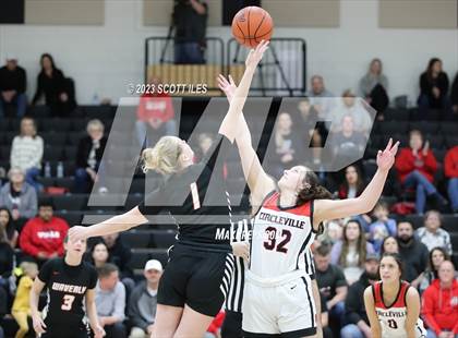 Thumbnail 2 in Waverly vs Circleville (OHSAA D2 Sectional Final) photogallery.