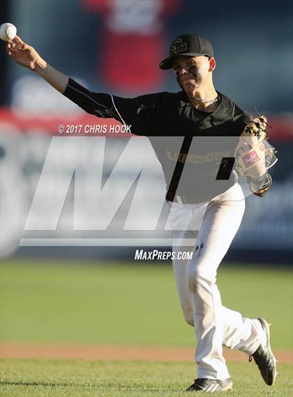 Thumbnail 1 in Nogales vs. Salpointe Catholic (AIA 4A Final) photogallery.