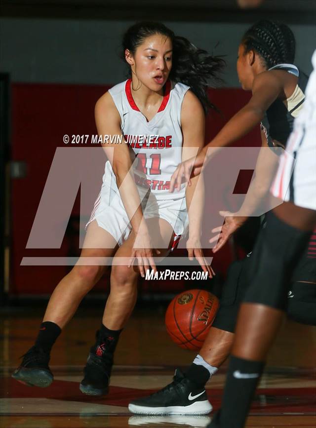 Photo In The Oaks Christian Vs Village Christian Photo Gallery Photos Maxpreps