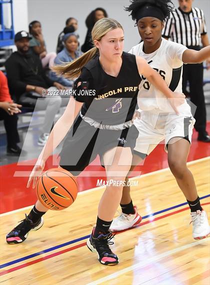 Thumbnail 2 in Example Academy Red vs. Lincoln Prep (Ontario, Canada) - (Nike Tournament of Champions) photogallery.