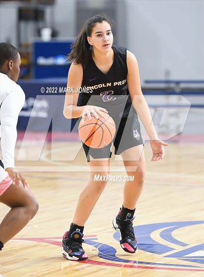 Thumbnail 3 in Example Academy Red vs. Lincoln Prep (Ontario, Canada) - (Nike Tournament of Champions) photogallery.