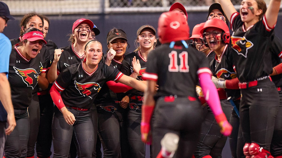 Melissa sets softball record 106 bombs